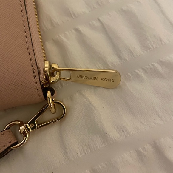 NWOT Michael Kors Blush Pink Large Smartphone Wristlet - Picture 3 of 5